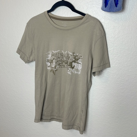 🧴Banana Republic Graphic Tee🧴 - Picture 2 of 5